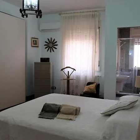 Old Style - Boutique With Terrace In Center